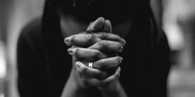 hands_pray_crop